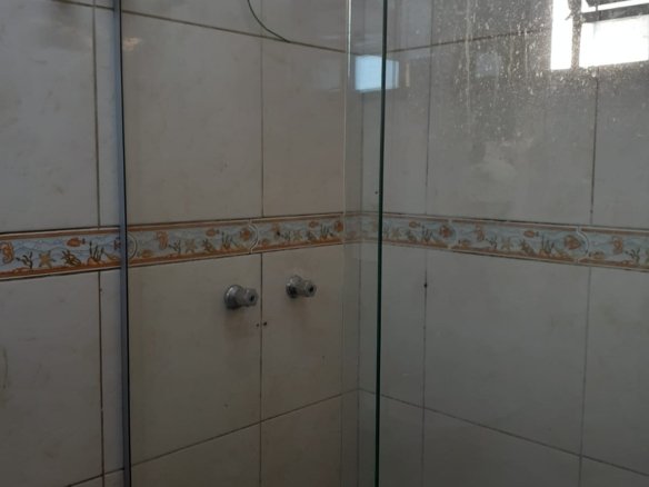 Banheiro com box Casa Planalto Verde em Ribeirão Preto