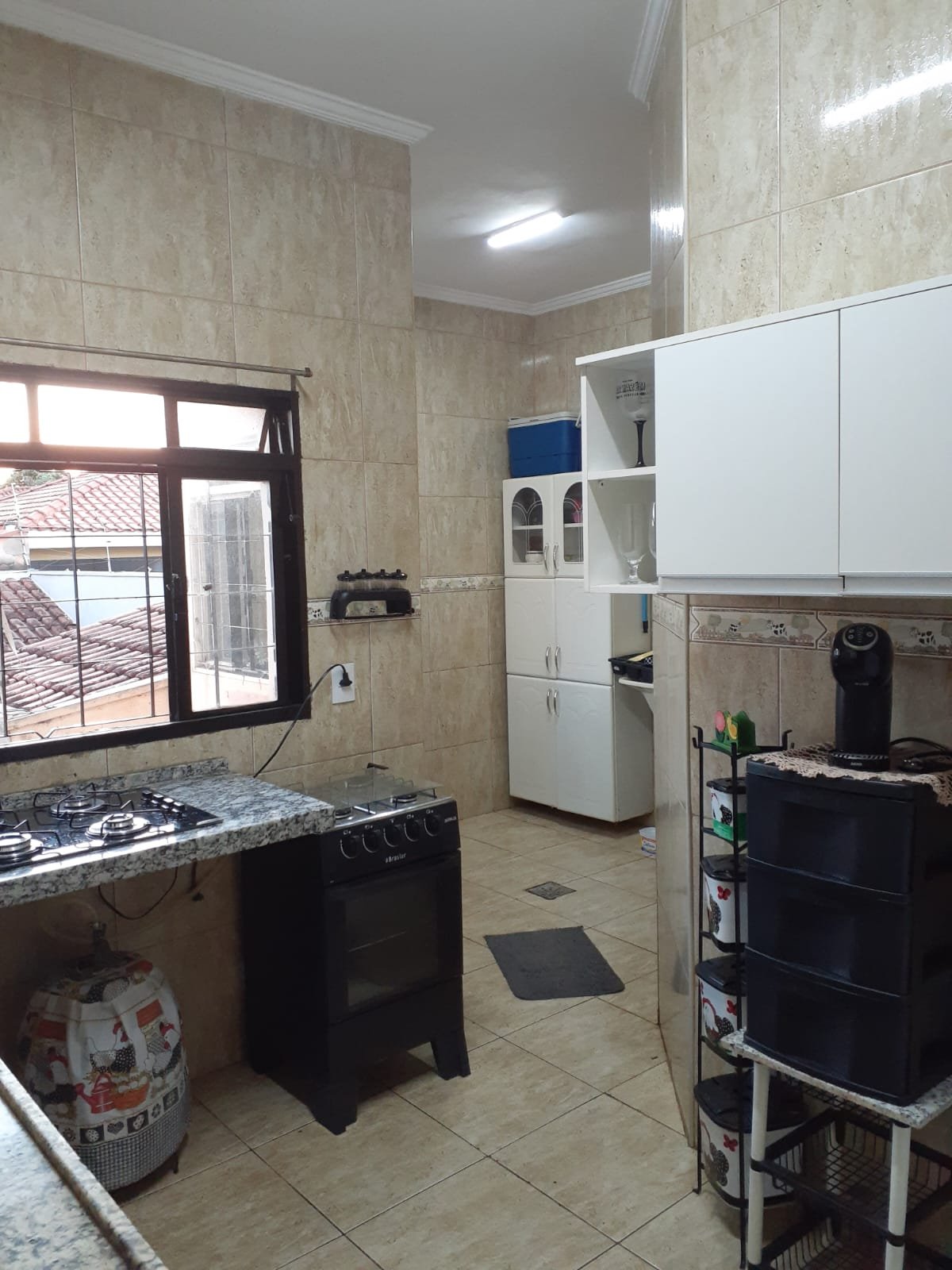 Cozinha grande e com muita claridade. Casa Planalto Verde em Ribeirão Preto
