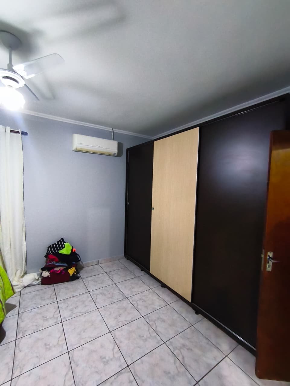Quartos com armários planejados. Casa a Venda Planalto Verde Quartos com armários planejados. Casa a Venda Planalto Verde
